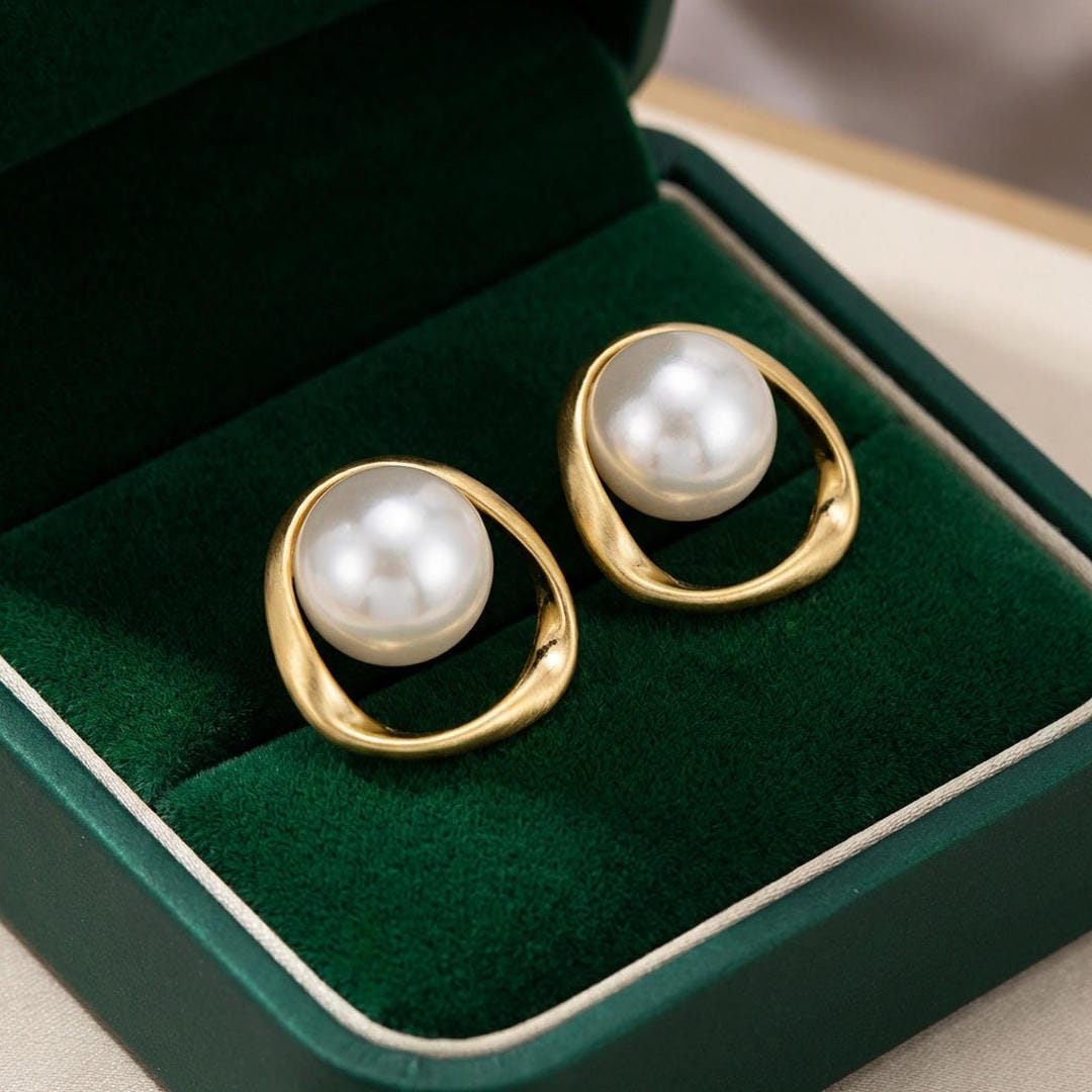 Gold Stud Earrings Killarney with Pearl Halo