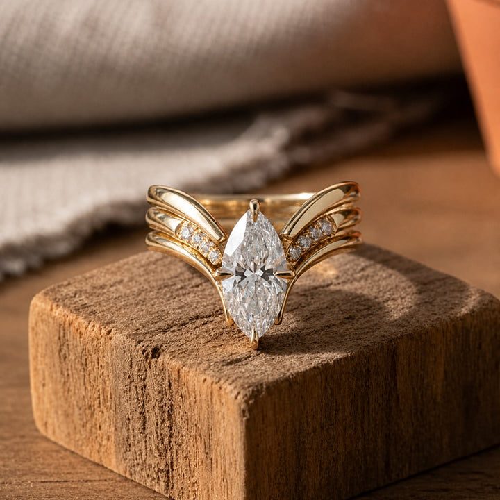 Gold-Plated Ring Caoimhe with Marquise Crystal