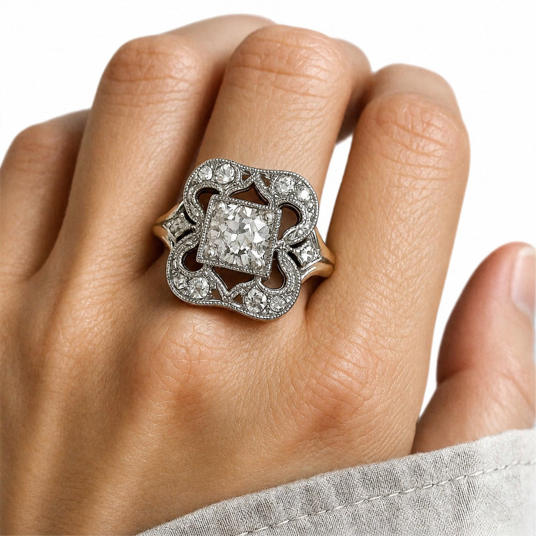 Gold Ring Gráinne with Crystals