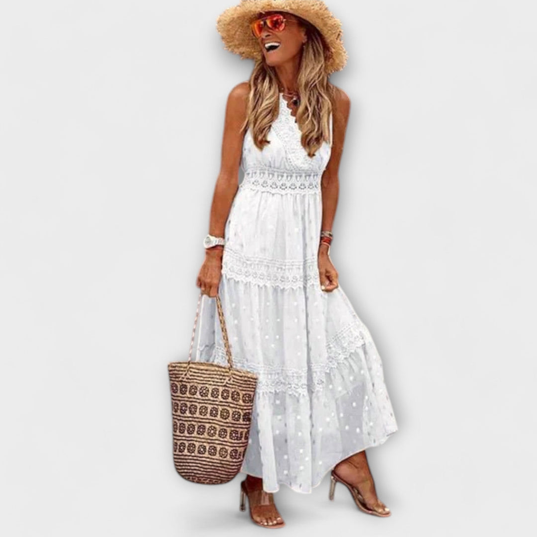 Lola - Hellblaues Maxikleid mit Boho-Spitze