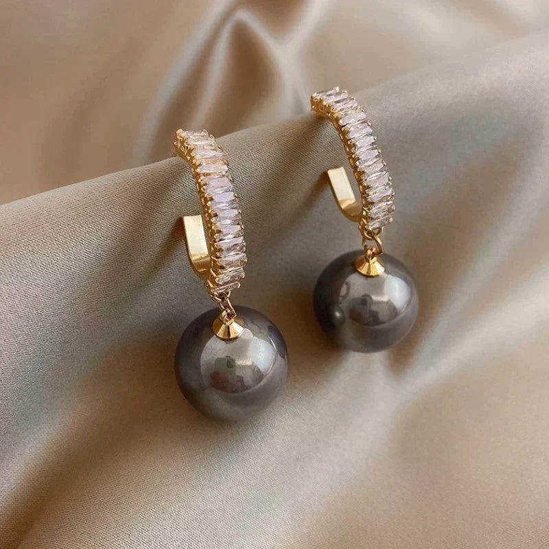 Gold Drop Earrings Aoibh with Grey Pearl