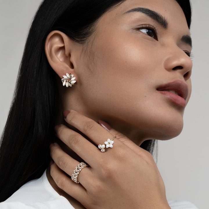 Gold Stud Earrings Bríd with Floral Crown Design