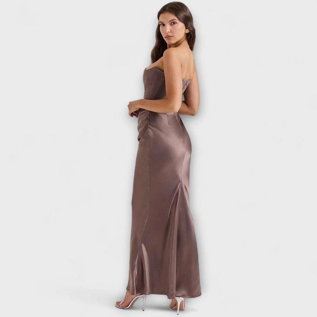 Schwarzes Satin-Maxikleid mit Drapierung