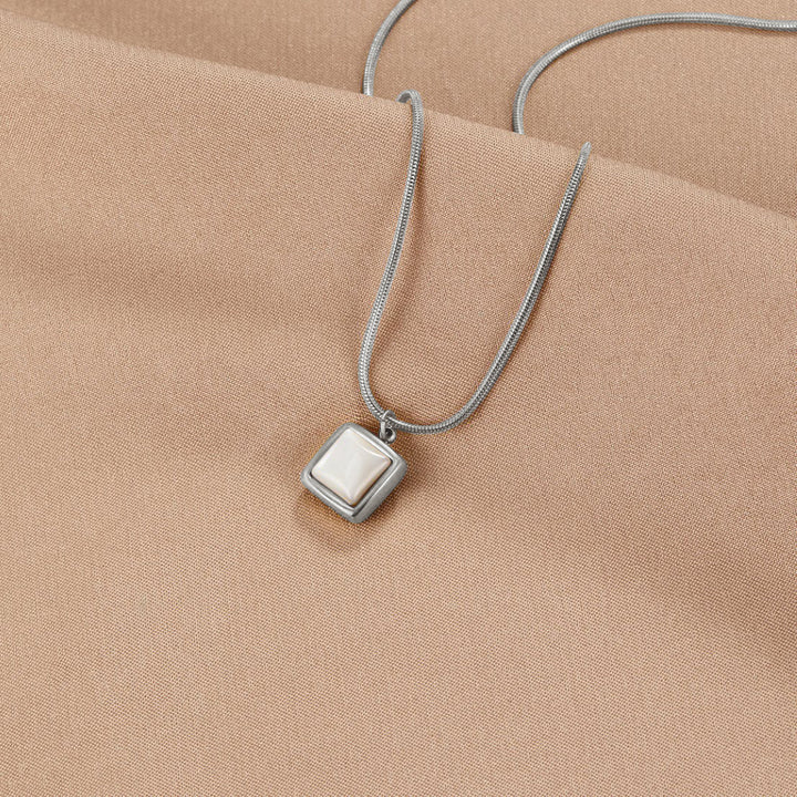 Silver Necklace Laoise with Square Pendant