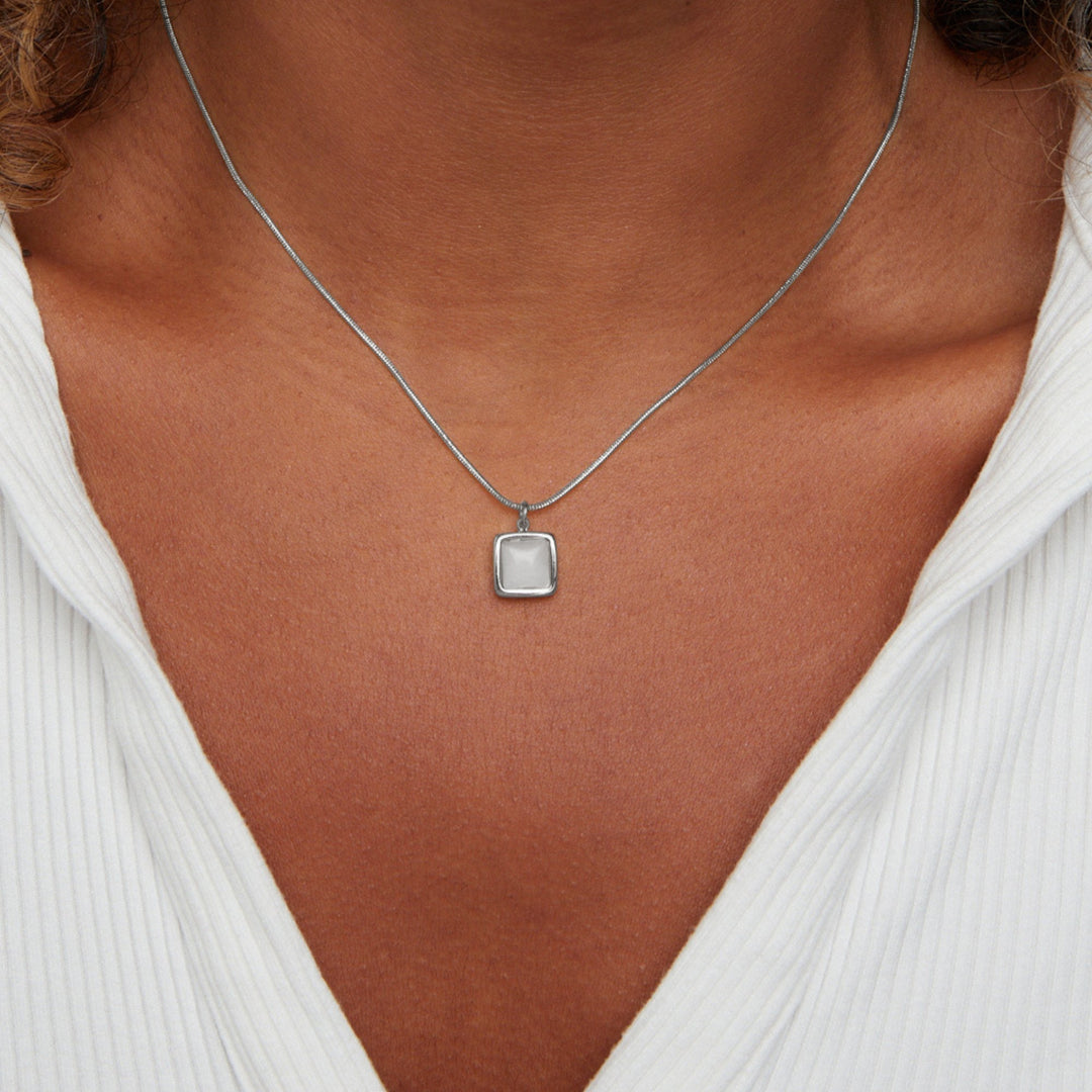 Silver Necklace Laoise with Square Pendant