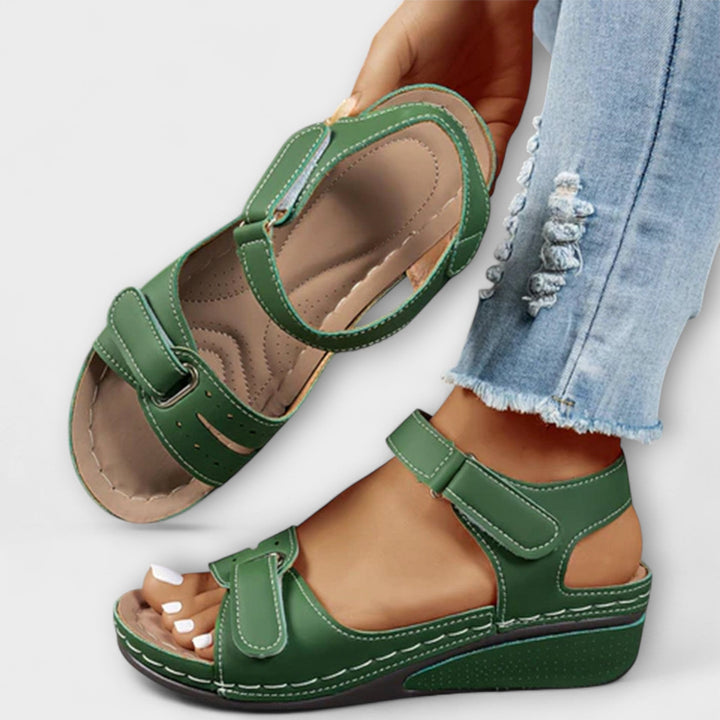 Sieglind - Grüne Klett-Sandalen
