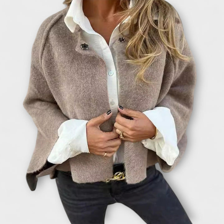 Lena - Beige kurze Jacke mit Rundhalsausschnitt