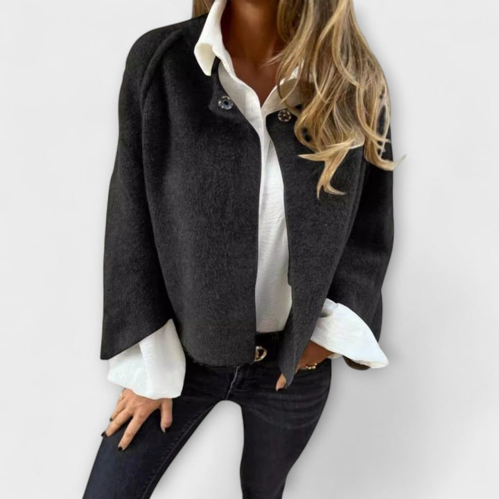 Lena - Beige kurze Jacke mit Rundhalsausschnitt