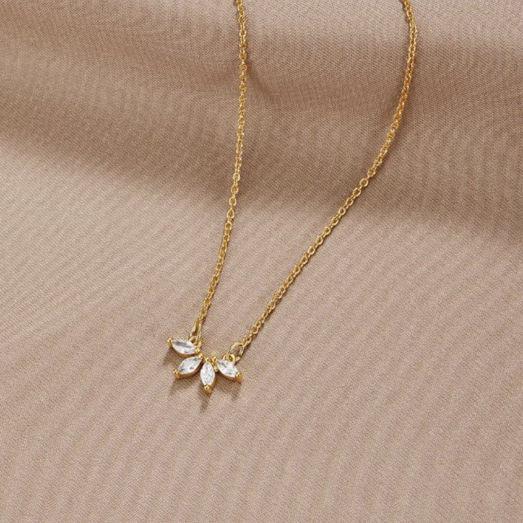 Gold Necklace Treasa with Zirconia Flower